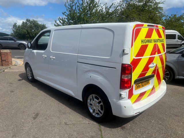 Vauxhall Vivaro Turbo D 2700 Sportive White #6