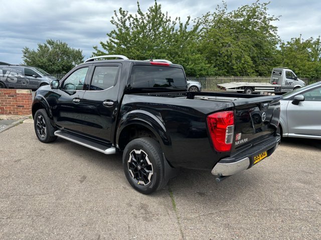 Nissan Navara Double Cab Pick Up Yellow #9