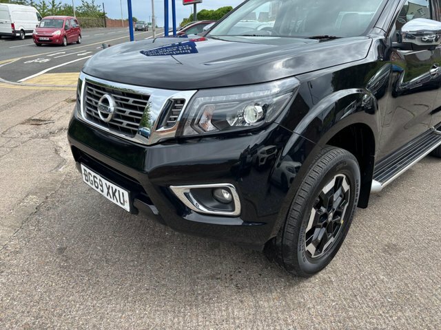 Nissan Navara Double Cab Pick Up Yellow #7