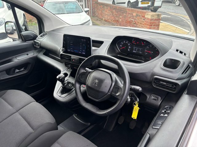 Peugeot Partner Professional Premium White #8
