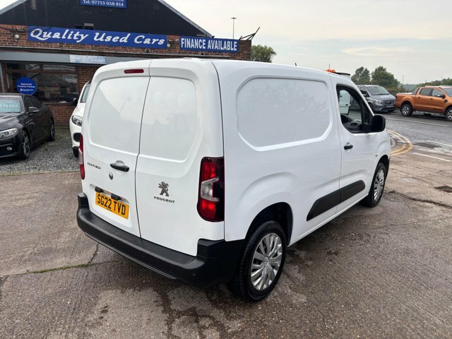 Peugeot Partner Professional Premium White #9