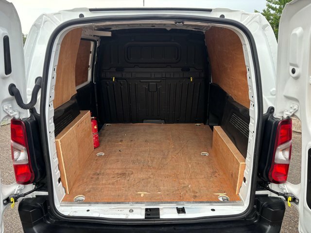 Peugeot Partner Professional Premium White #16