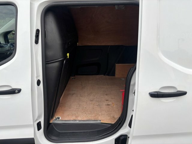Peugeot Partner Professional Premium White #15