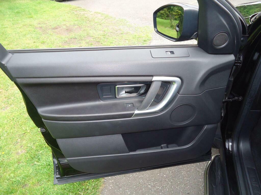 Land Rover Discovery Sport Se Tech Black #40