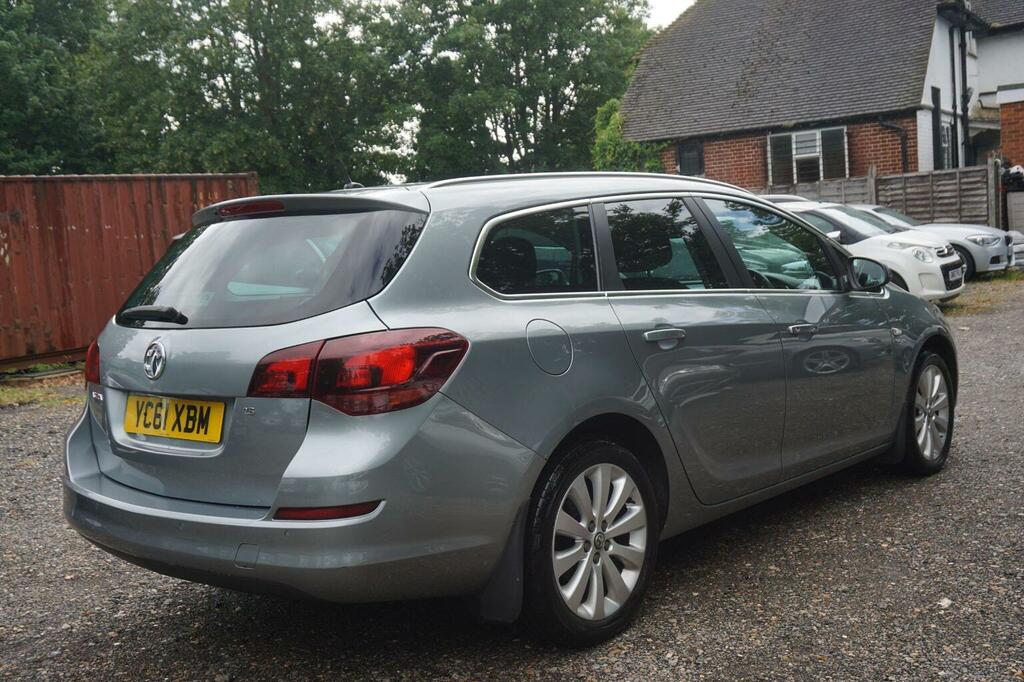 Vauxhall Astra Estate 1.6 16V Se Sports Tourer Euro 5 20116 YC61XBM Silver #3