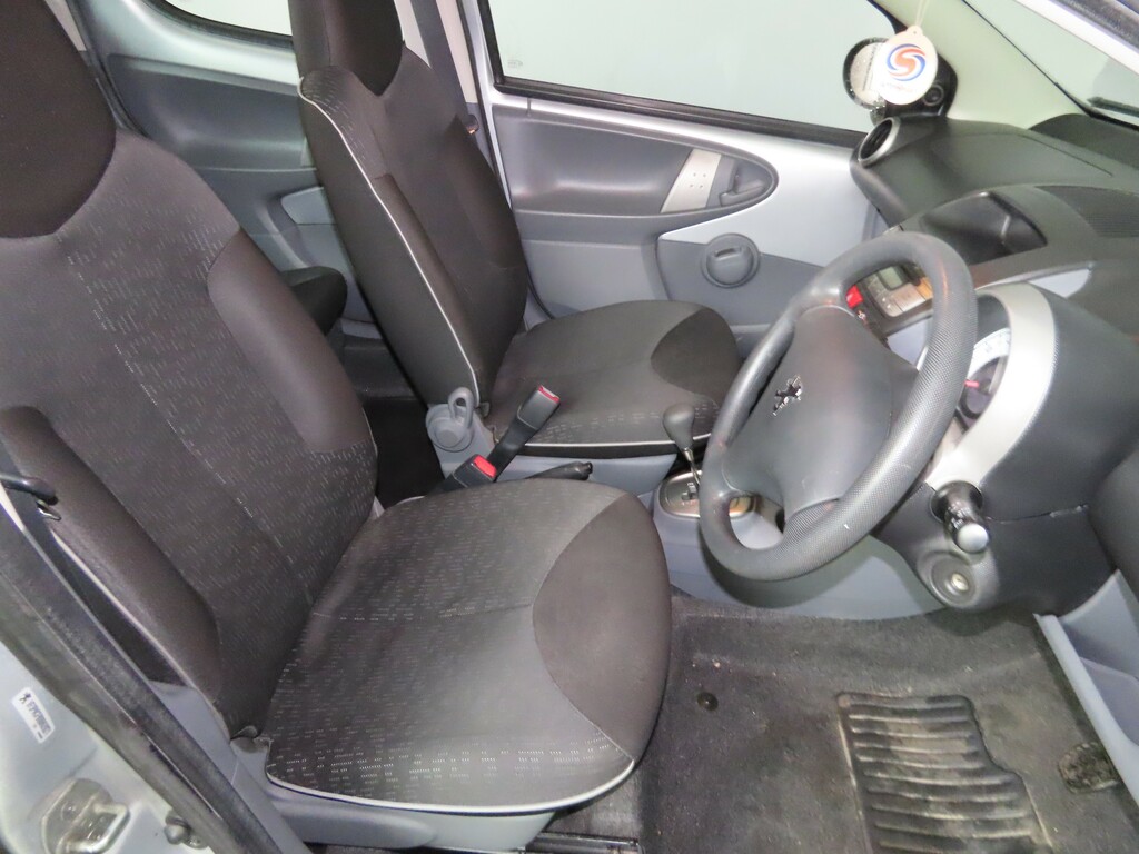 Peugeot 107 Active Black #7