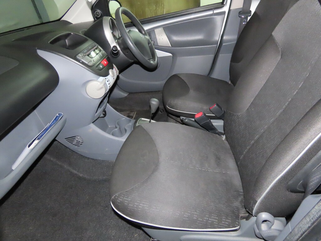 Peugeot 107 Active Black #8