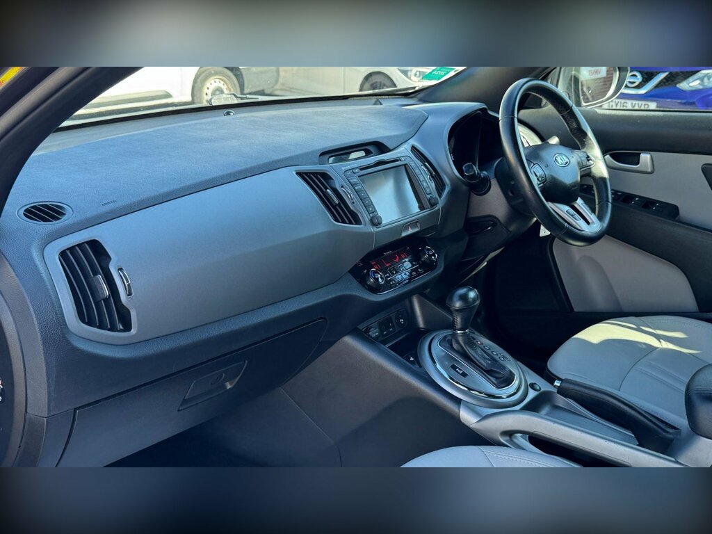 Kia Sportage 2 White #14
