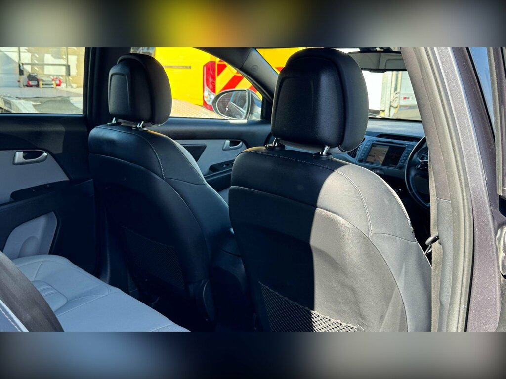 Kia Sportage 2 White #17