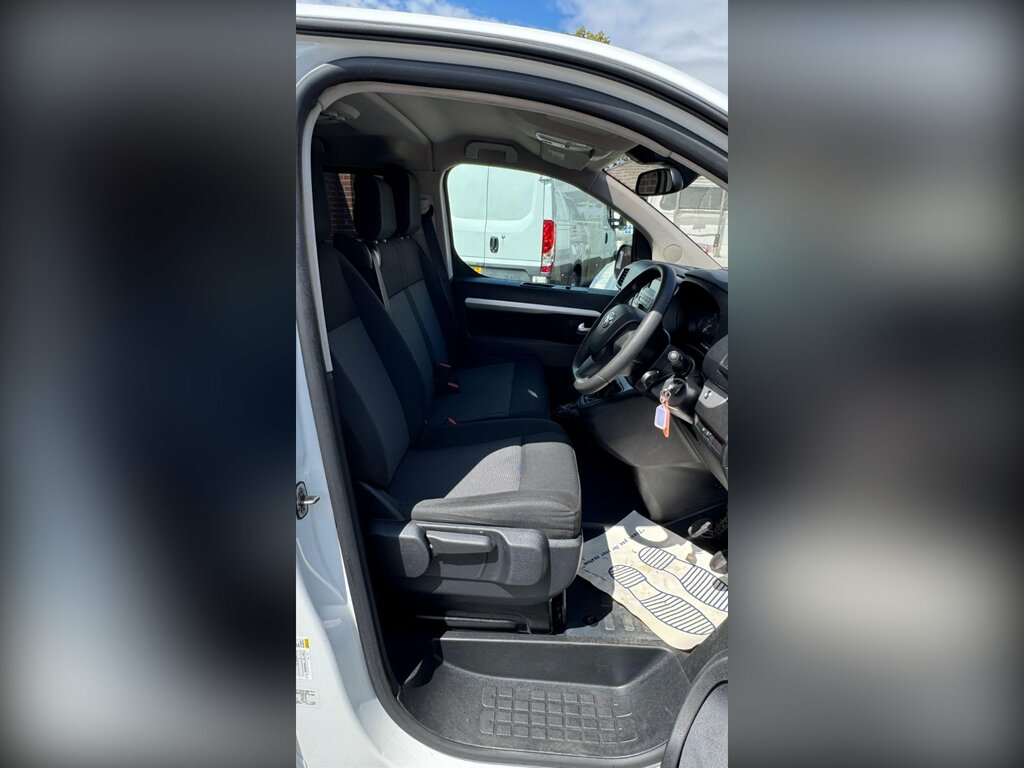 Toyota PROACE 1.5D Icon Medium Panel Van Mwb Euro 6 6Dr White #14