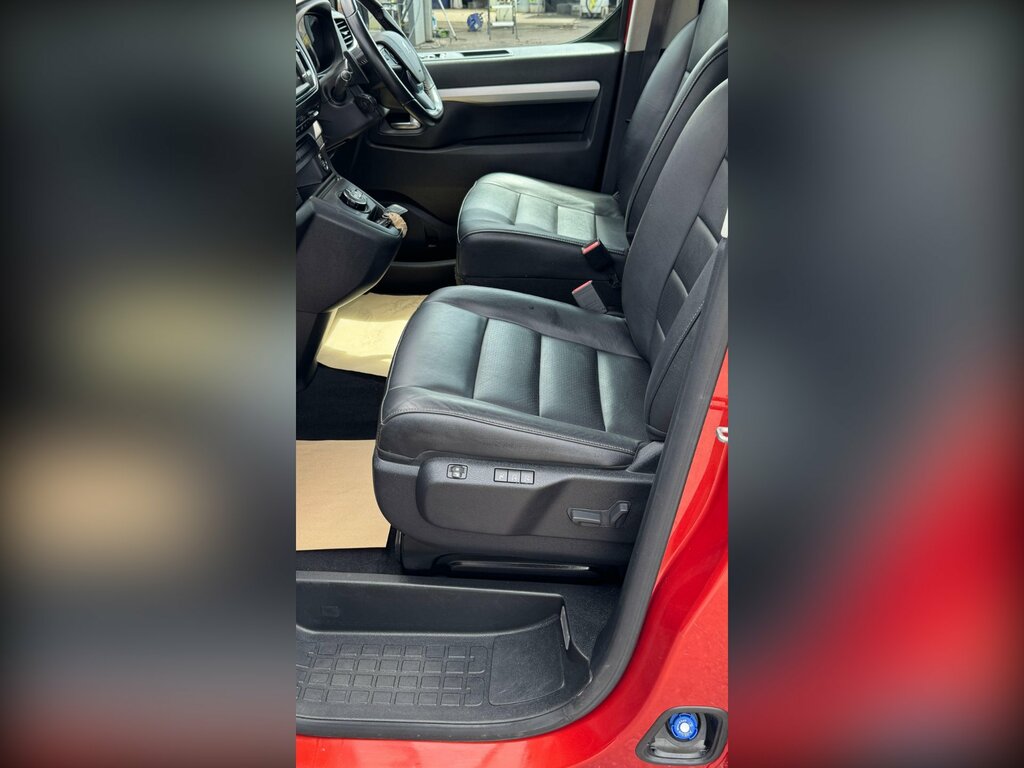 Peugeot Traveller Allure Red #18