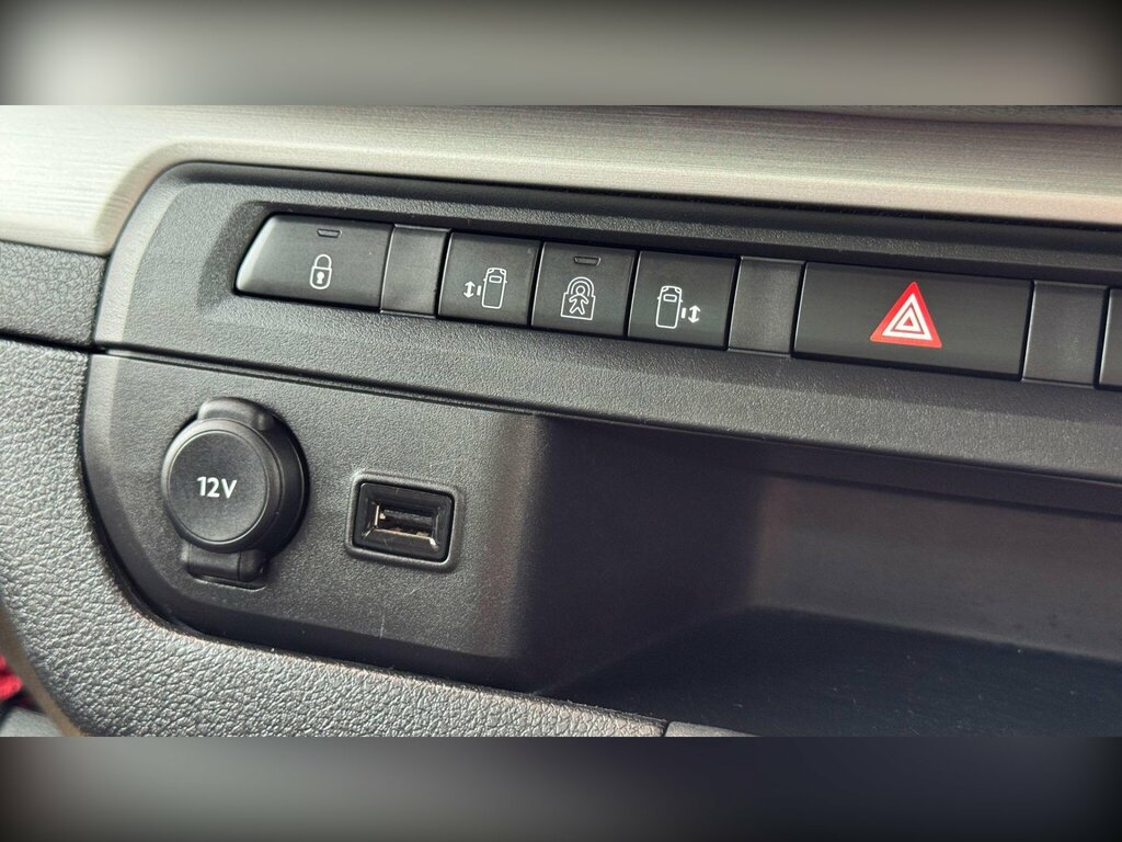 Peugeot Traveller Allure Red #25