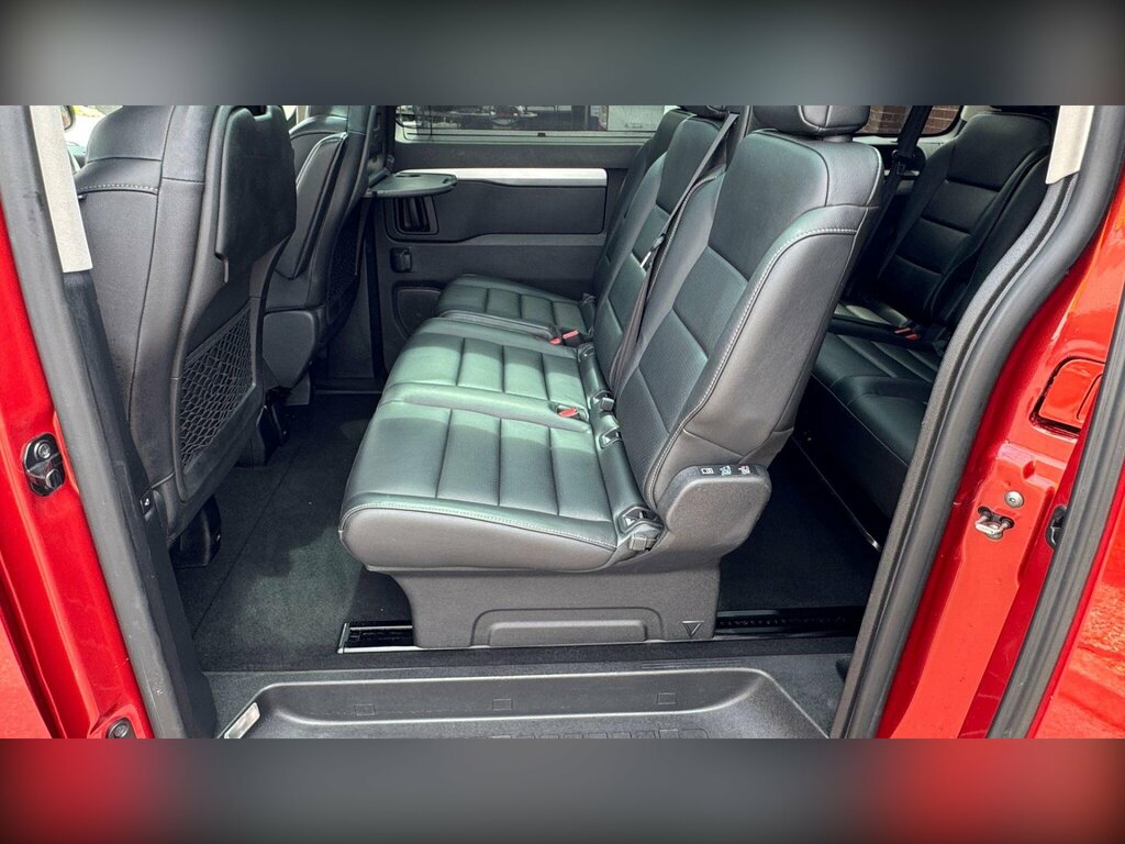 Peugeot Traveller Allure Red #19