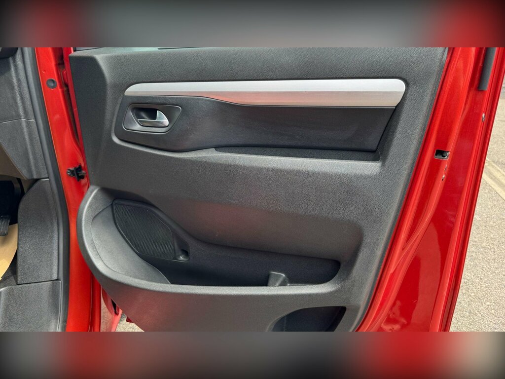 Peugeot Traveller Allure Red #48
