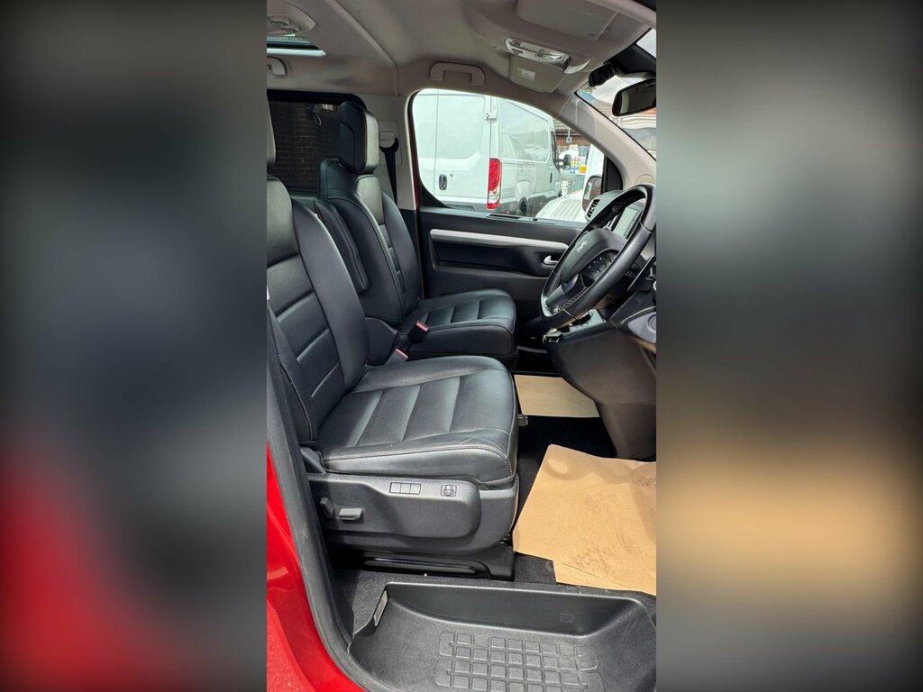 Peugeot Traveller Allure Red #16