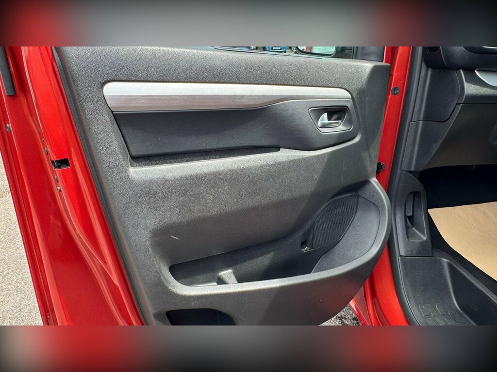 Peugeot Traveller Allure Red #47