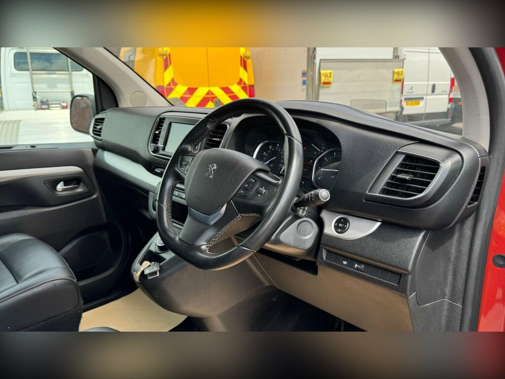 Peugeot Traveller Allure Red #15