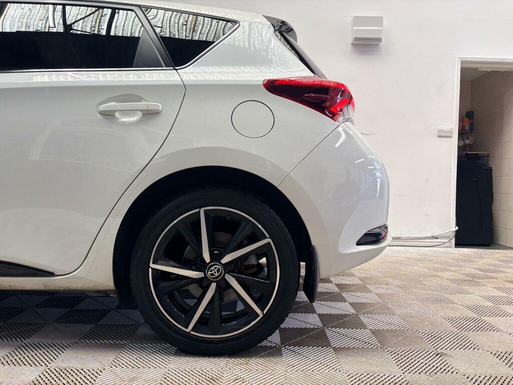 Toyota Auris Hatchback 1.8 Vvt-h Gb25 Cvt Euro 6 Ss Saf White #5