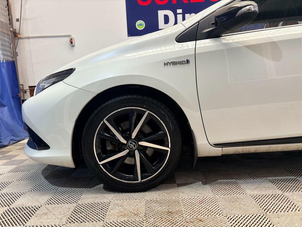Toyota Auris Hatchback 1.8 Vvt-h Gb25 Cvt Euro 6 Ss Saf White #4