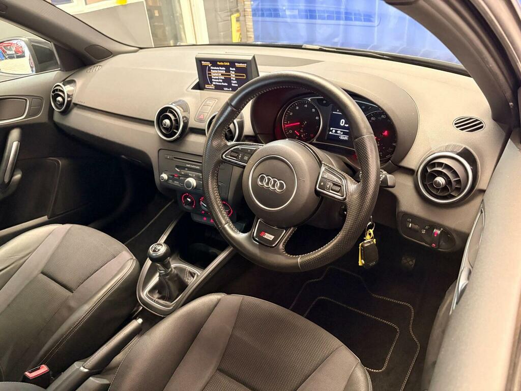 Audi A1 1.0 Tfsi 30 Technik Sportback Black #4