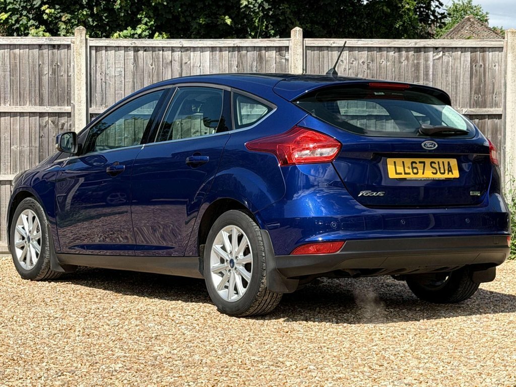 Ford Focus 1L Titanium Blue #4