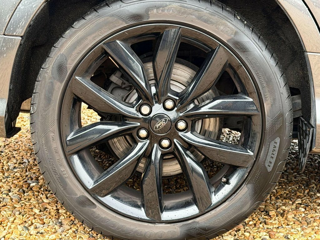 Ford Kuga Suv White #26