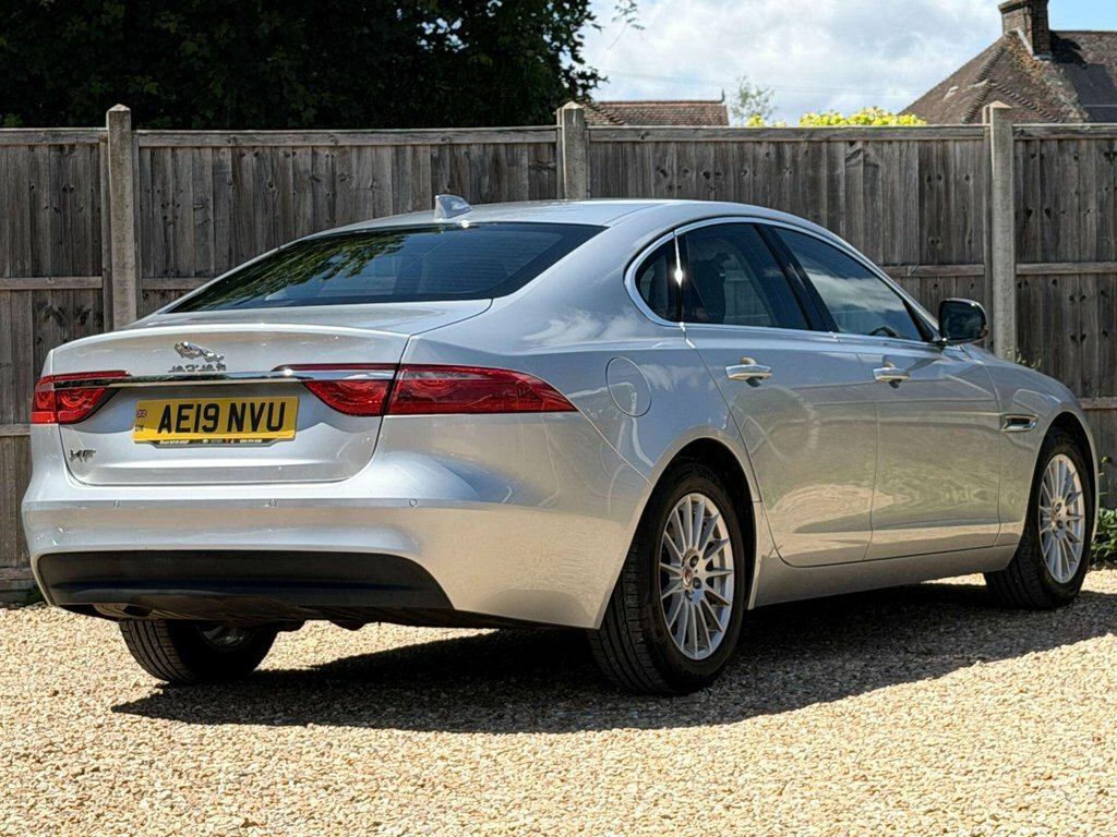 Jaguar XF 2L Prestige Silver #3