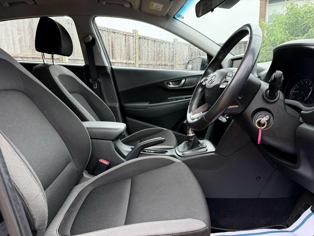 Hyundai Kona Hatchback Red #28