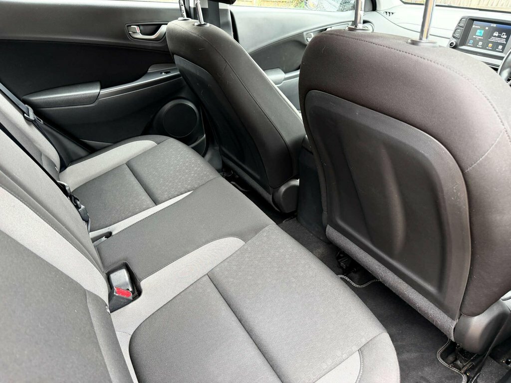 Hyundai Kona Hatchback Red #35