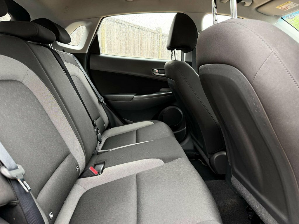 Hyundai Kona Hatchback Red #34
