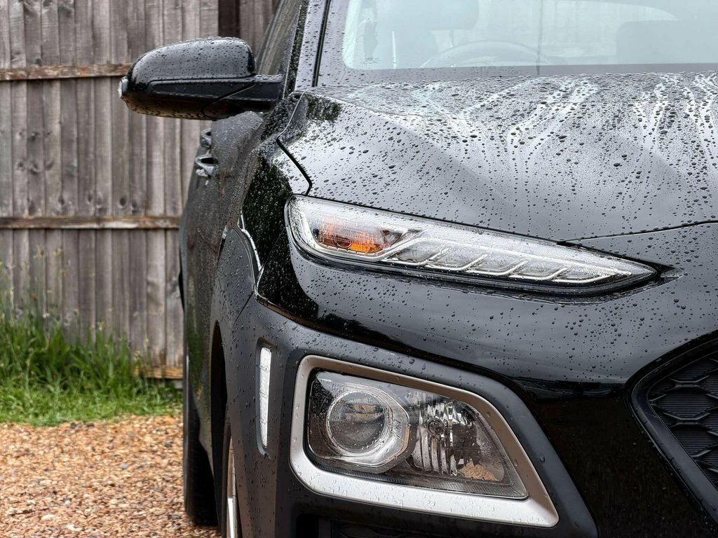 Hyundai Kona Hatchback Red #19