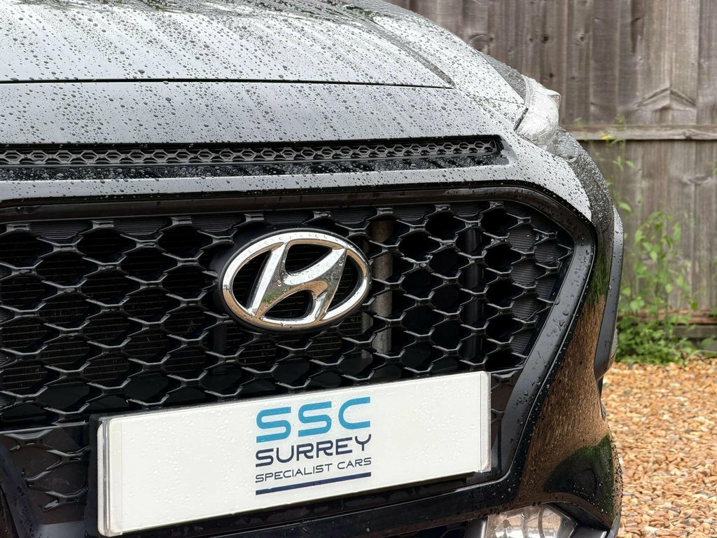 Hyundai Kona Hatchback Red #16