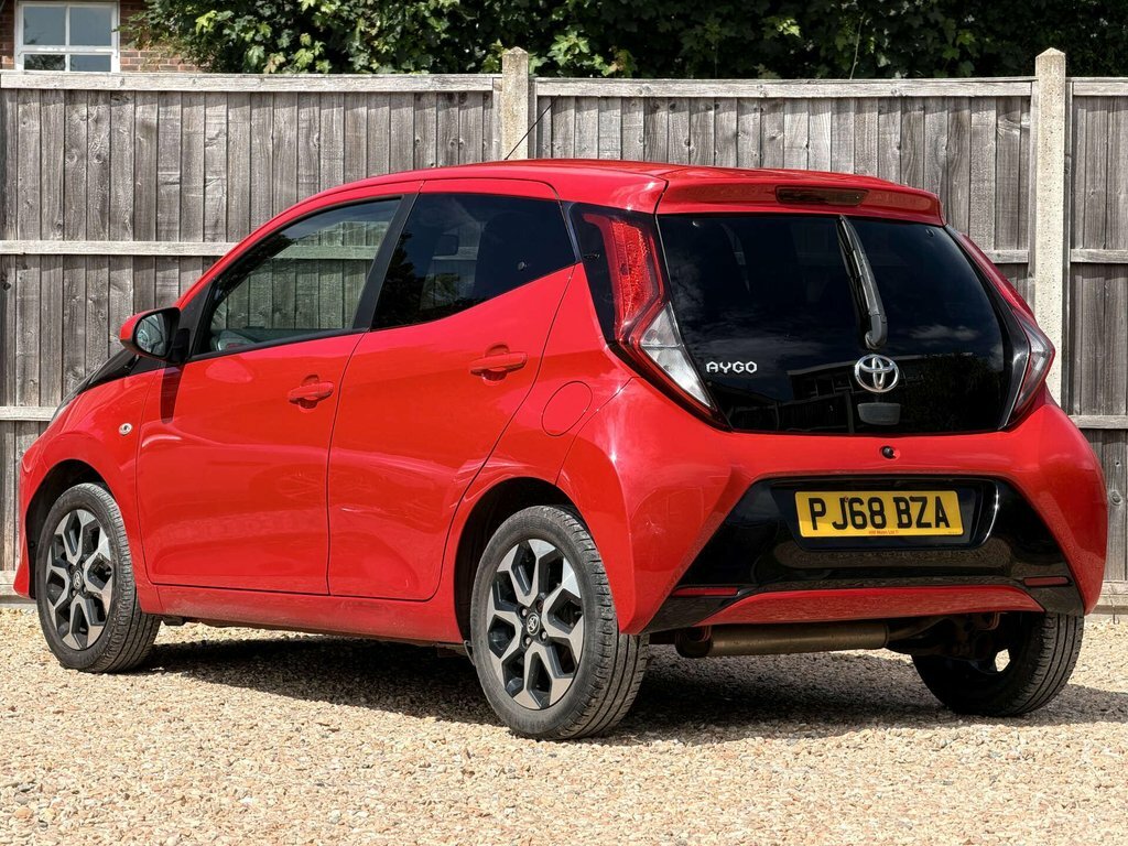 Toyota Aygo X 1L X-plore Red #4