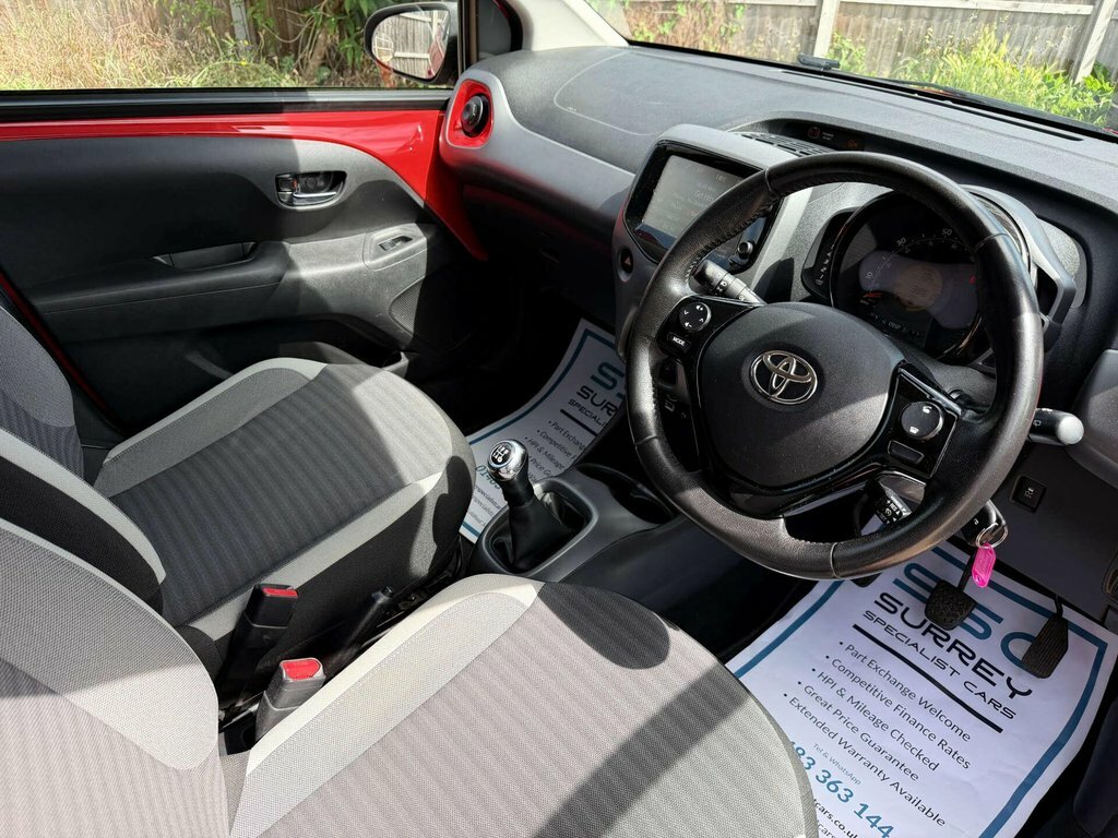 Toyota Aygo X 1L X-plore Red #5