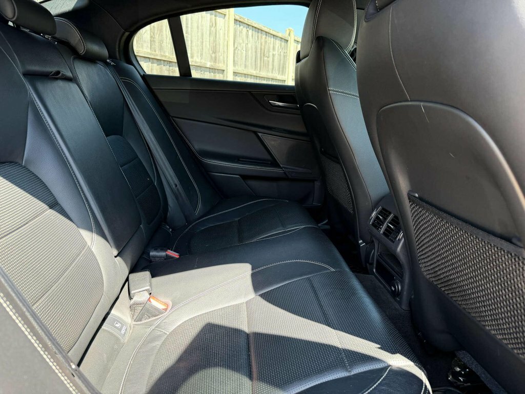 Jaguar XE Xe Prestige D Red #9