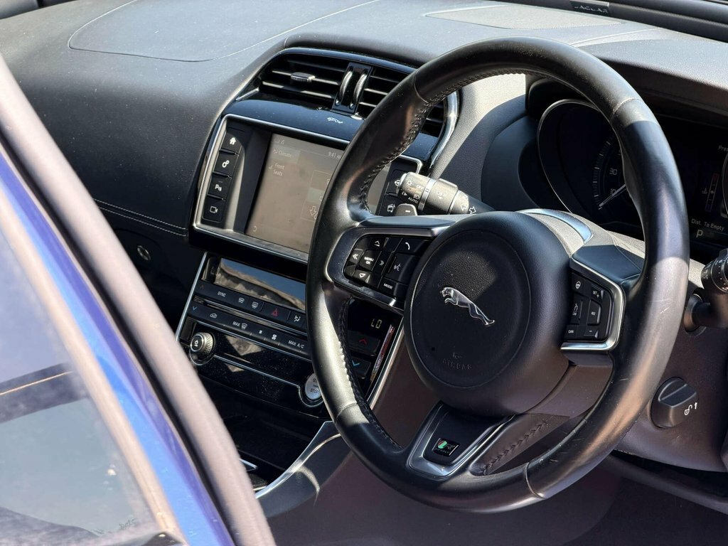 Jaguar XE Xe Prestige D Red #37