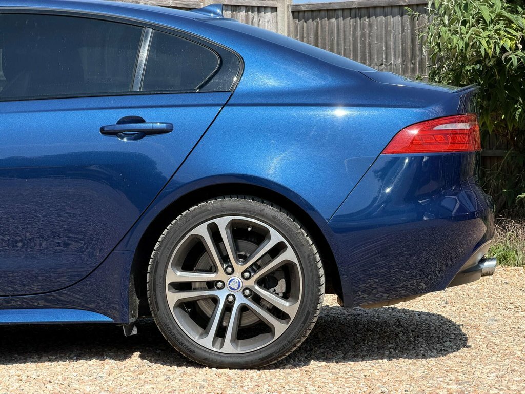 Jaguar XE Xe Prestige D Red #21