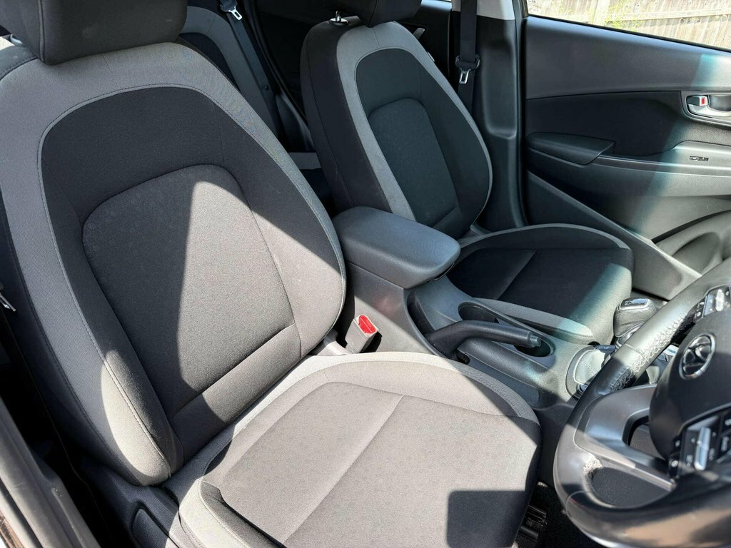 Hyundai Kona Premium Se Black #30
