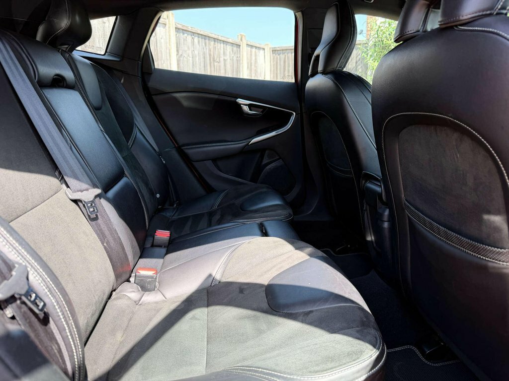 Volvo V40 2.0 T2 R-design Euro 6 Ss Black #34