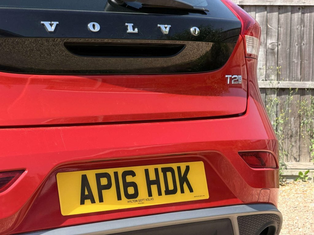 Volvo V40 2.0 T2 R-design Euro 6 Ss Black #22