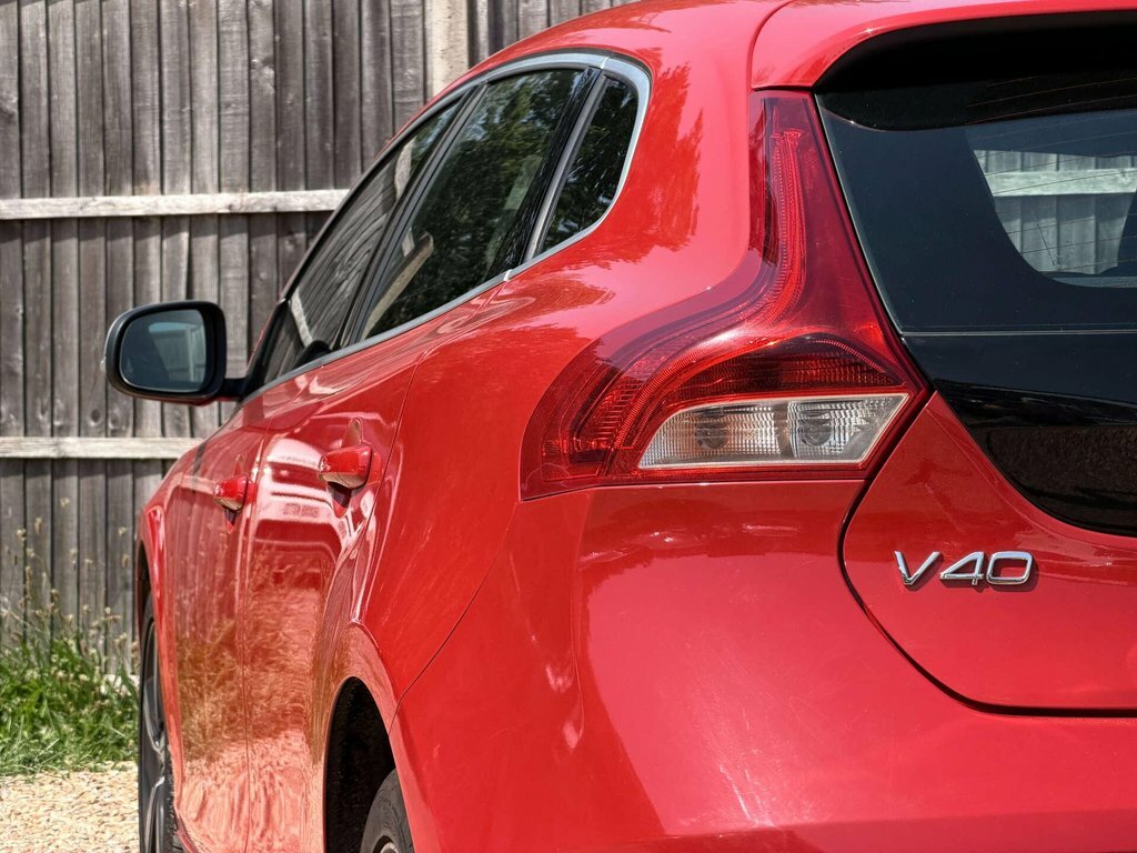 Volvo V40 2.0 T2 R-design Euro 6 Ss Black #23