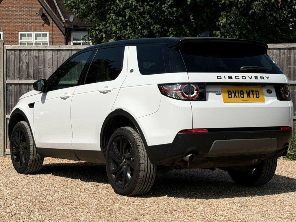 Land Rover Discovery Sport 2L Hse Black White #4