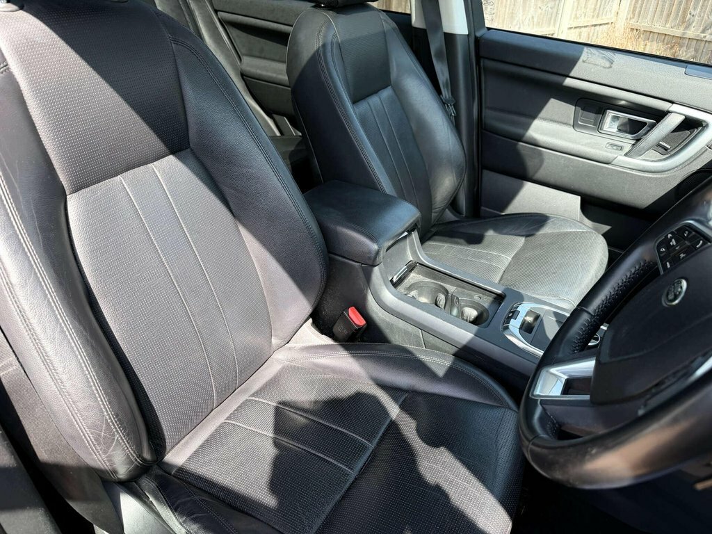 Land Rover Discovery Sport 2L Hse Black White #5