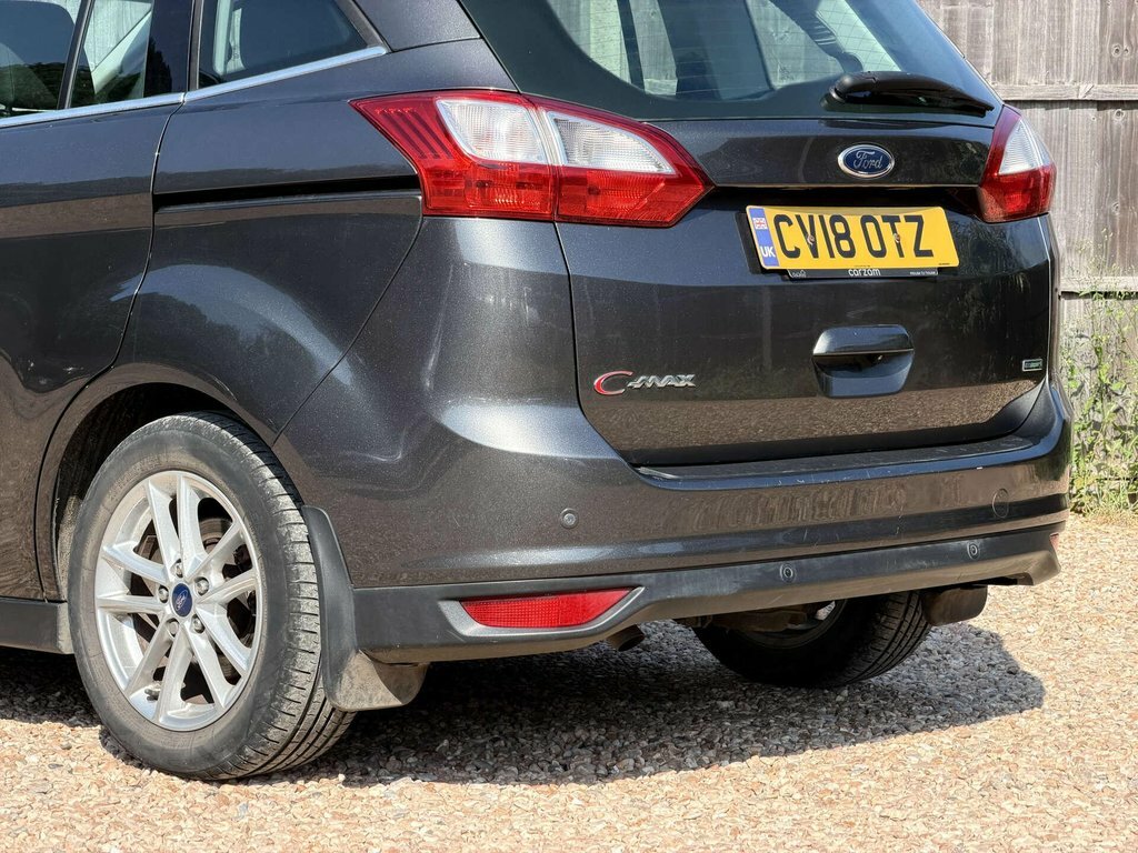 Ford Grand C-Max Grand Zetec Tdci White #19