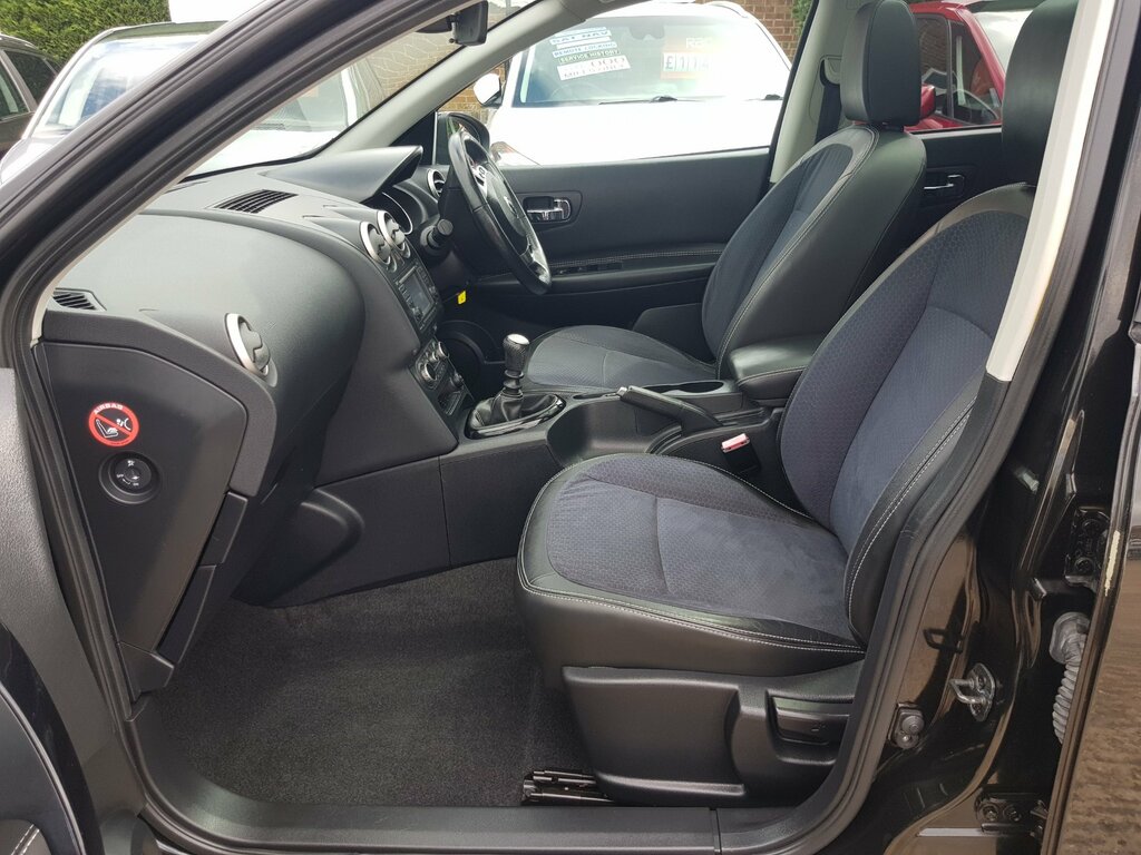 Nissan Qashqai Suv 1.5 Black #9