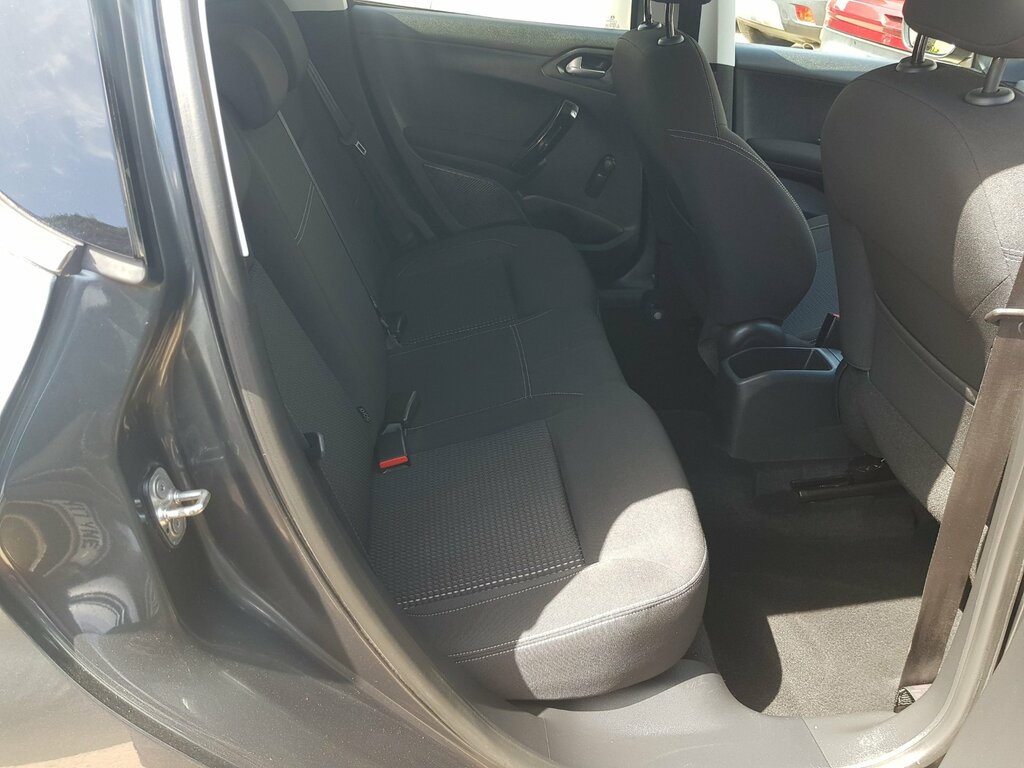 Peugeot 208 Active White #9
