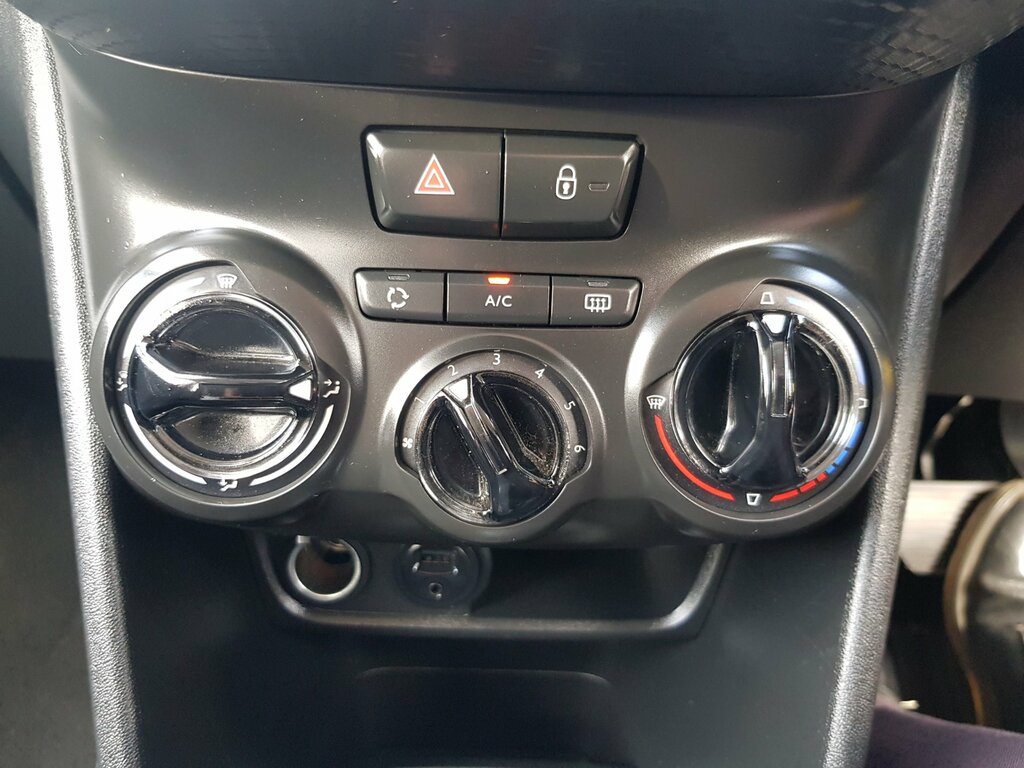 Peugeot 208 Active White #14