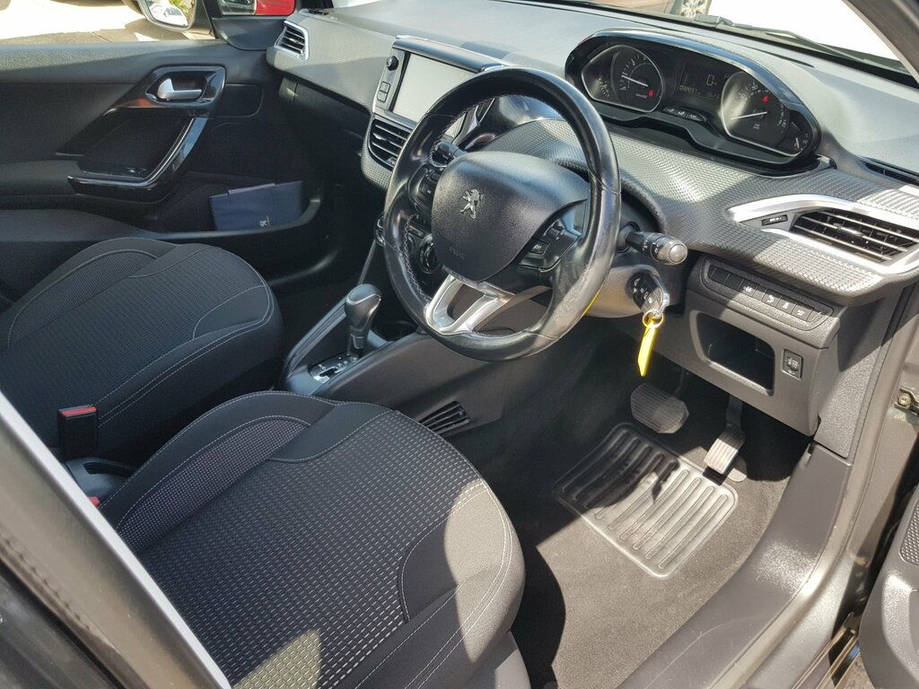 Peugeot 208 Active White #8