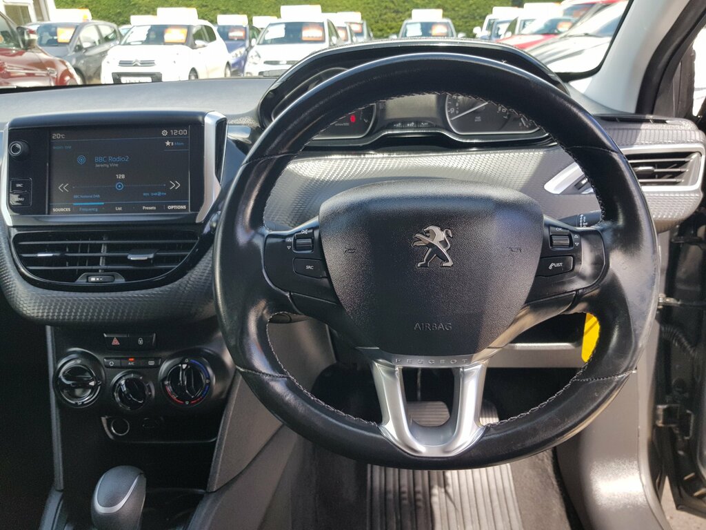 Peugeot 208 Active White #11