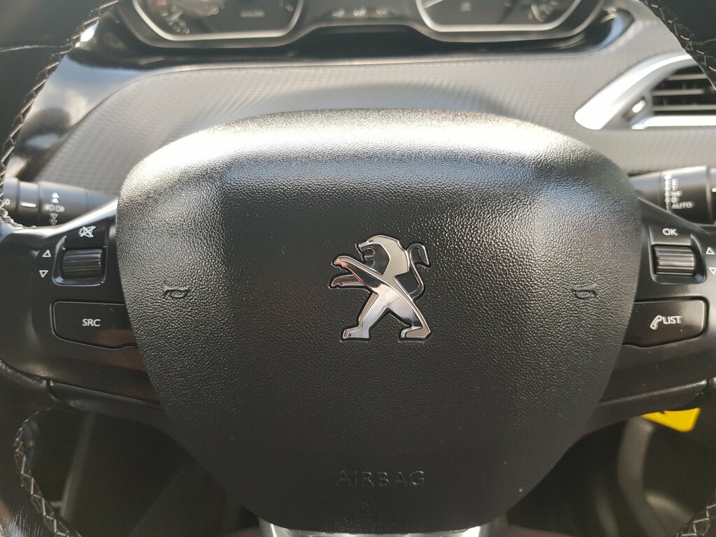 Peugeot 208 Active White #12